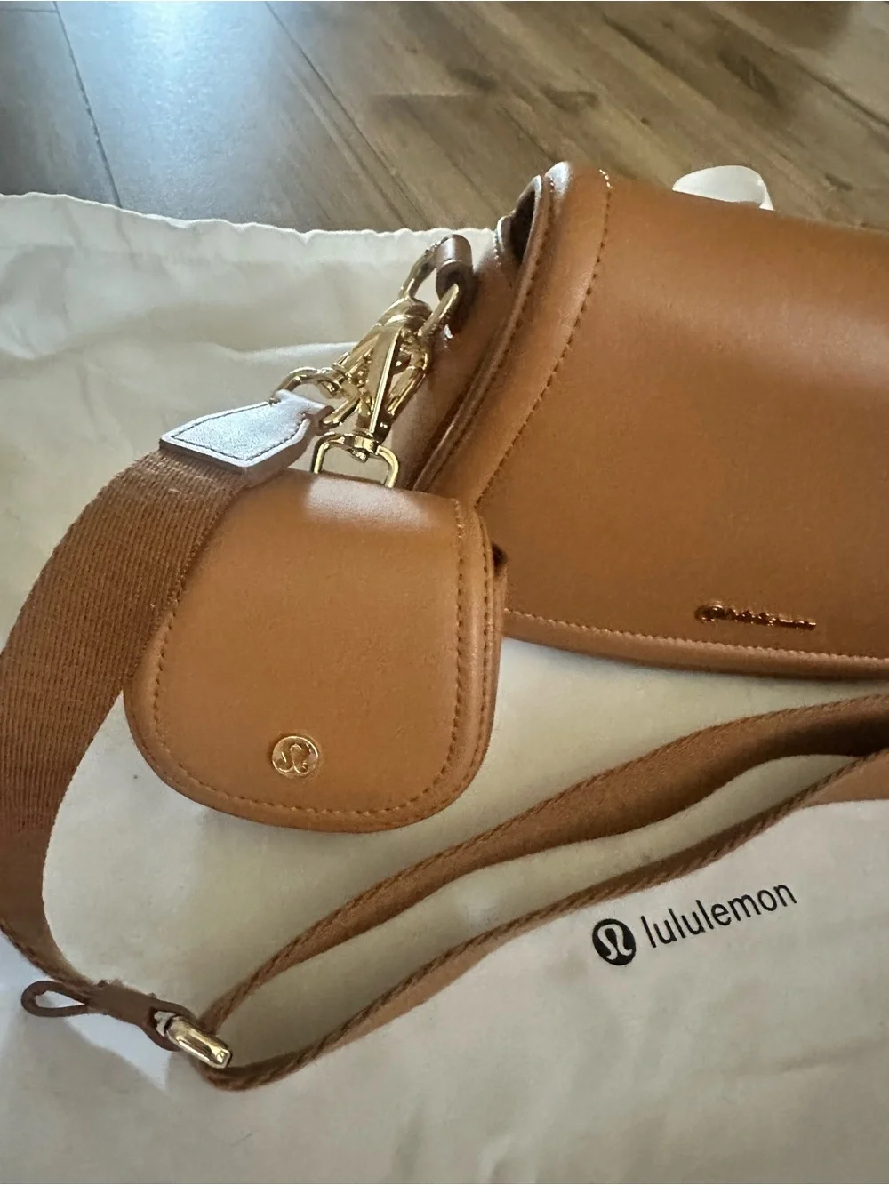 lululemon Tan Crossbody Bag with Matching Mini Pouch - Picture 3 of 3